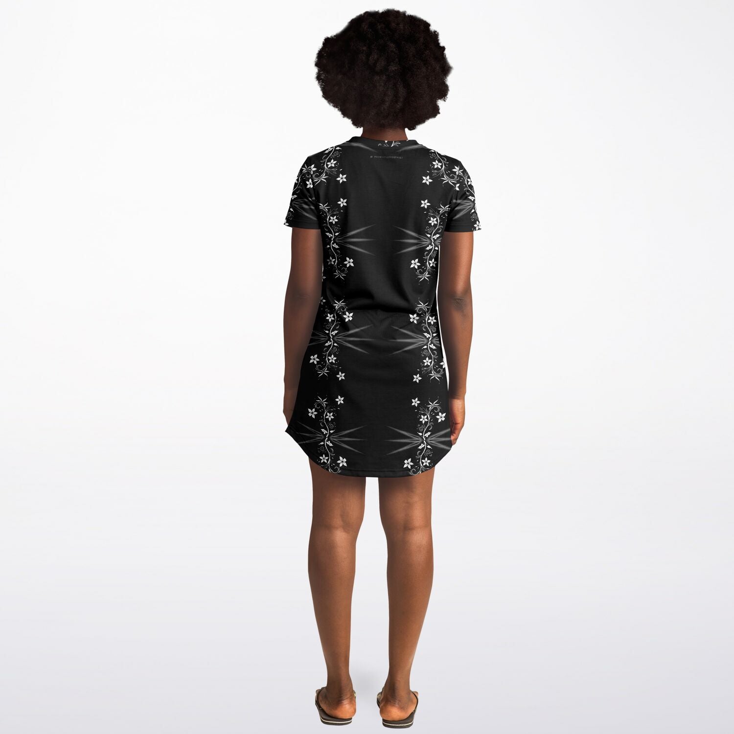 $NiieihiiNookei T-Shirt Dress - AOP