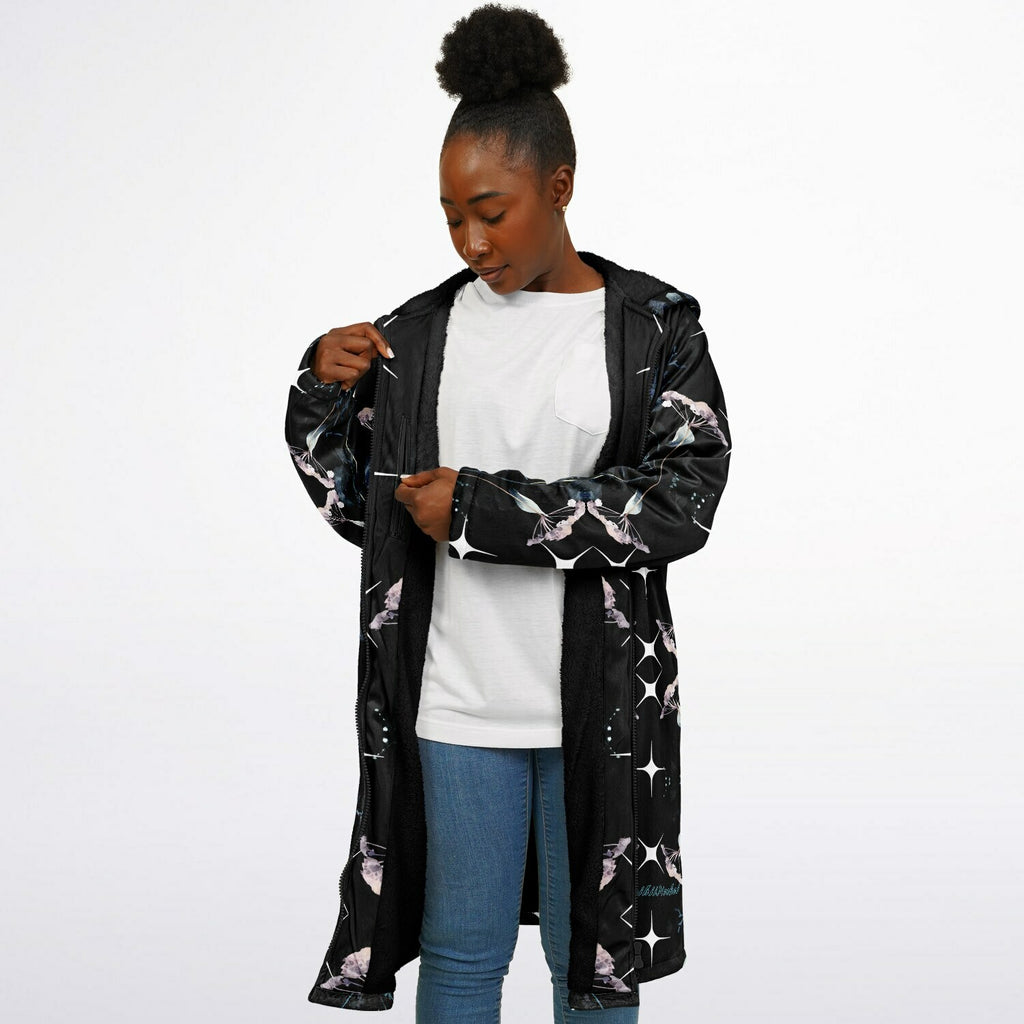 $NiieihiiNookei Zipper Cloak - AOP
