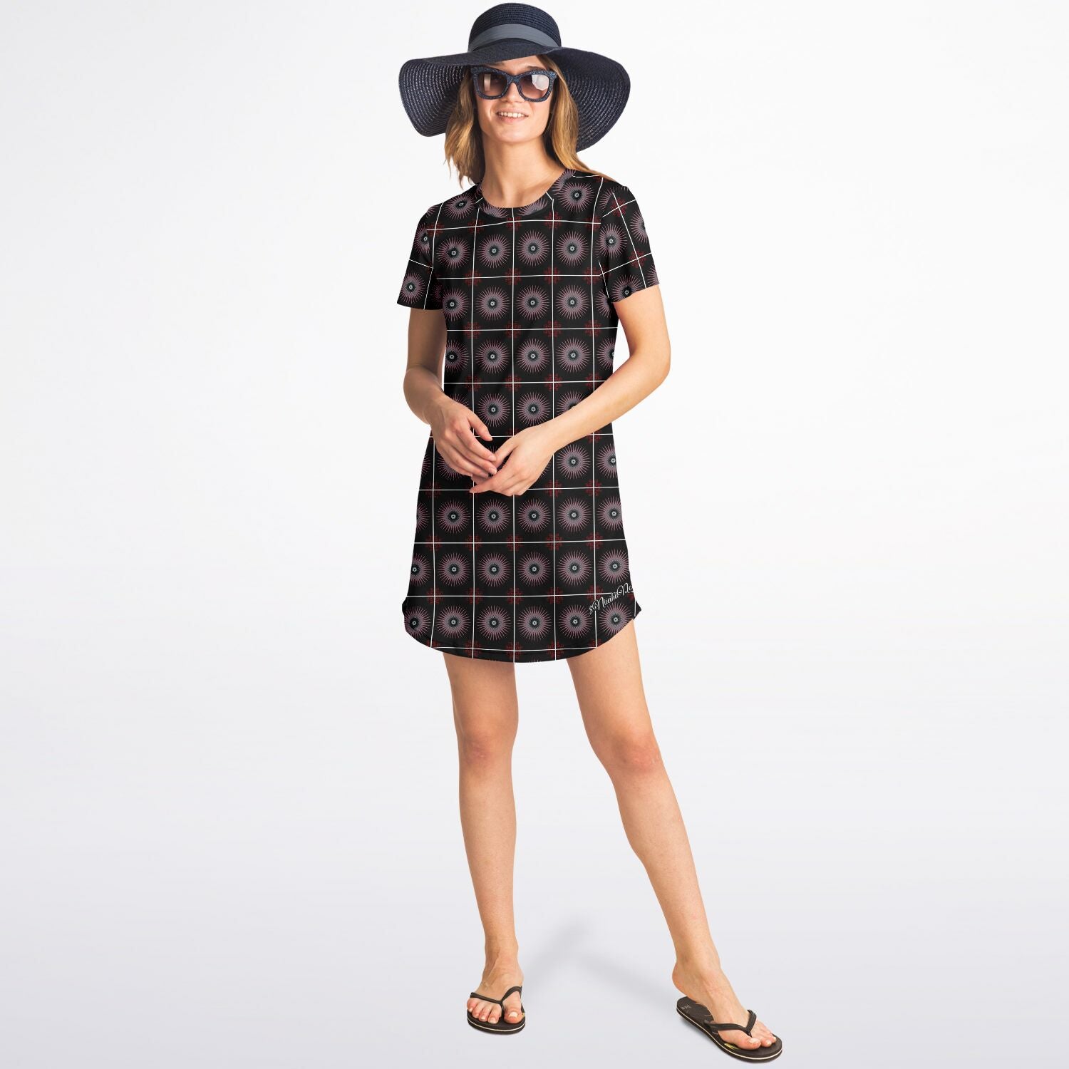 $NiieihiiNookei T-Shirt Dress - AOP