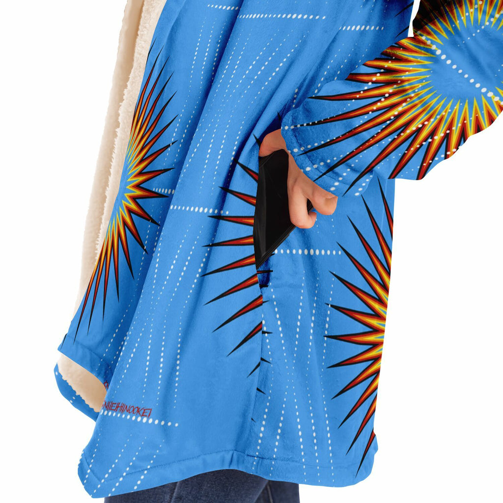 $NiieihiiNookei Microfleece Cloak - AOP
