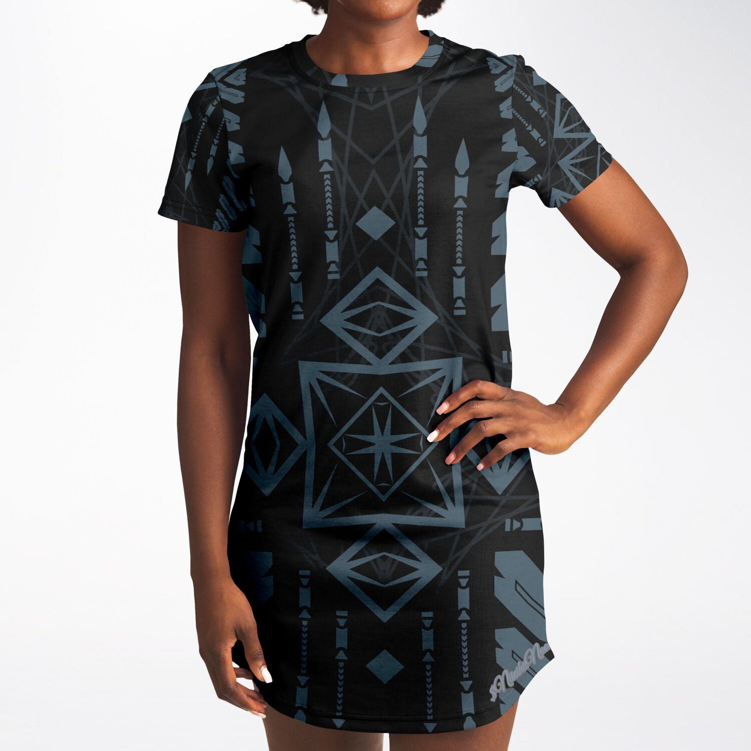 $NiieihiiNookei T-Shirt Dress - AOP