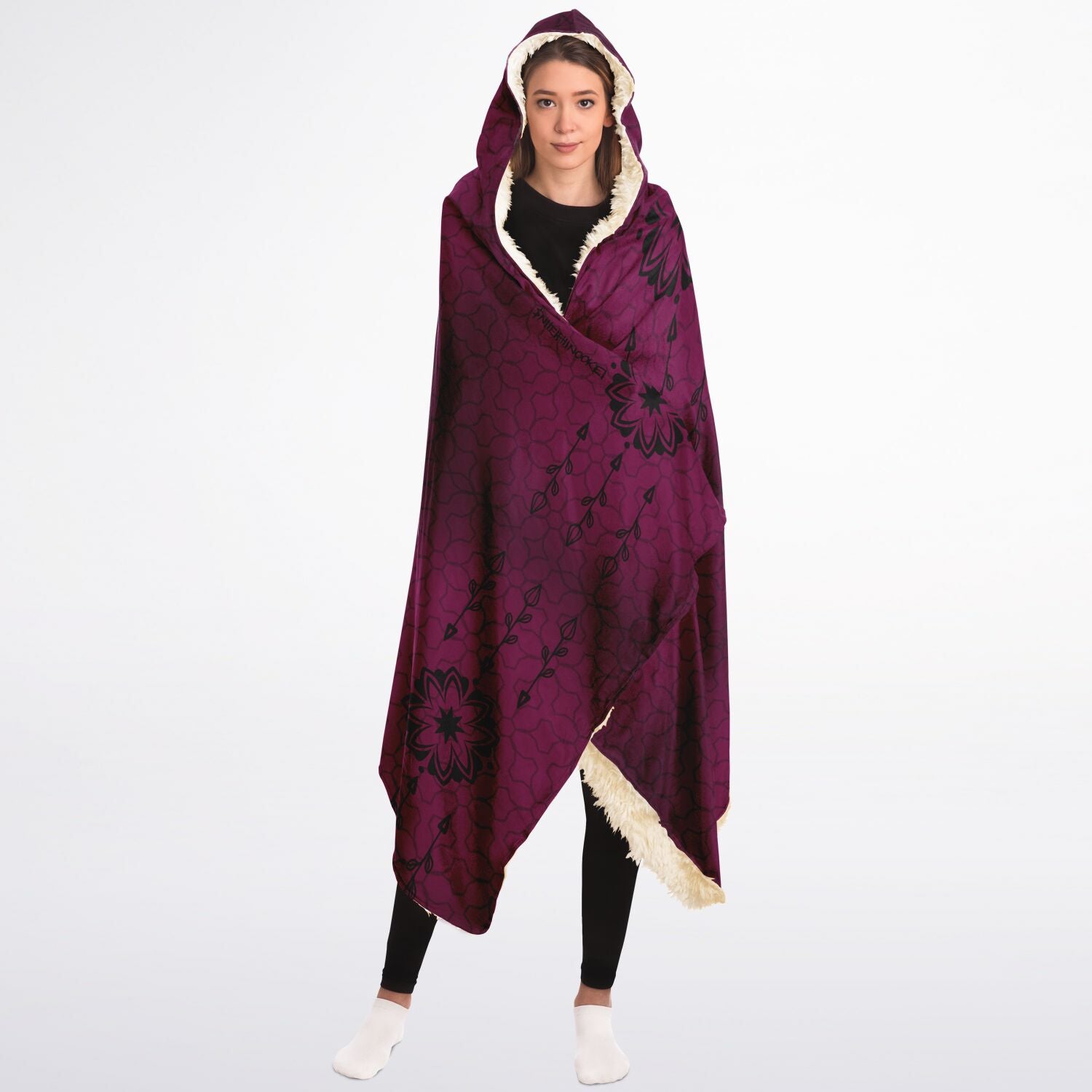 $NiieihiiNookei Hooded Blanket Sherpa - AOP