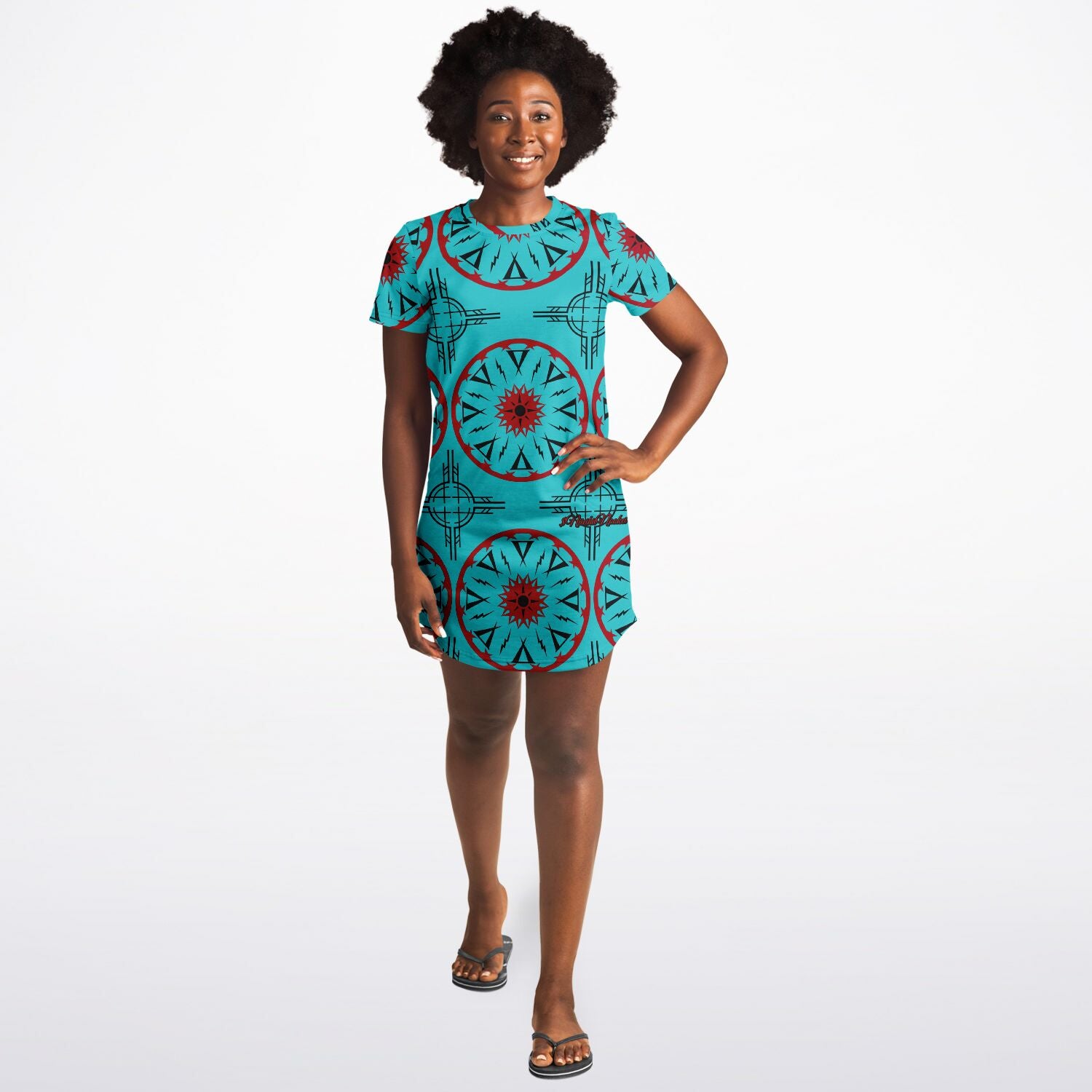 $NiieihiiNookei T-Shirt Dress - AOP