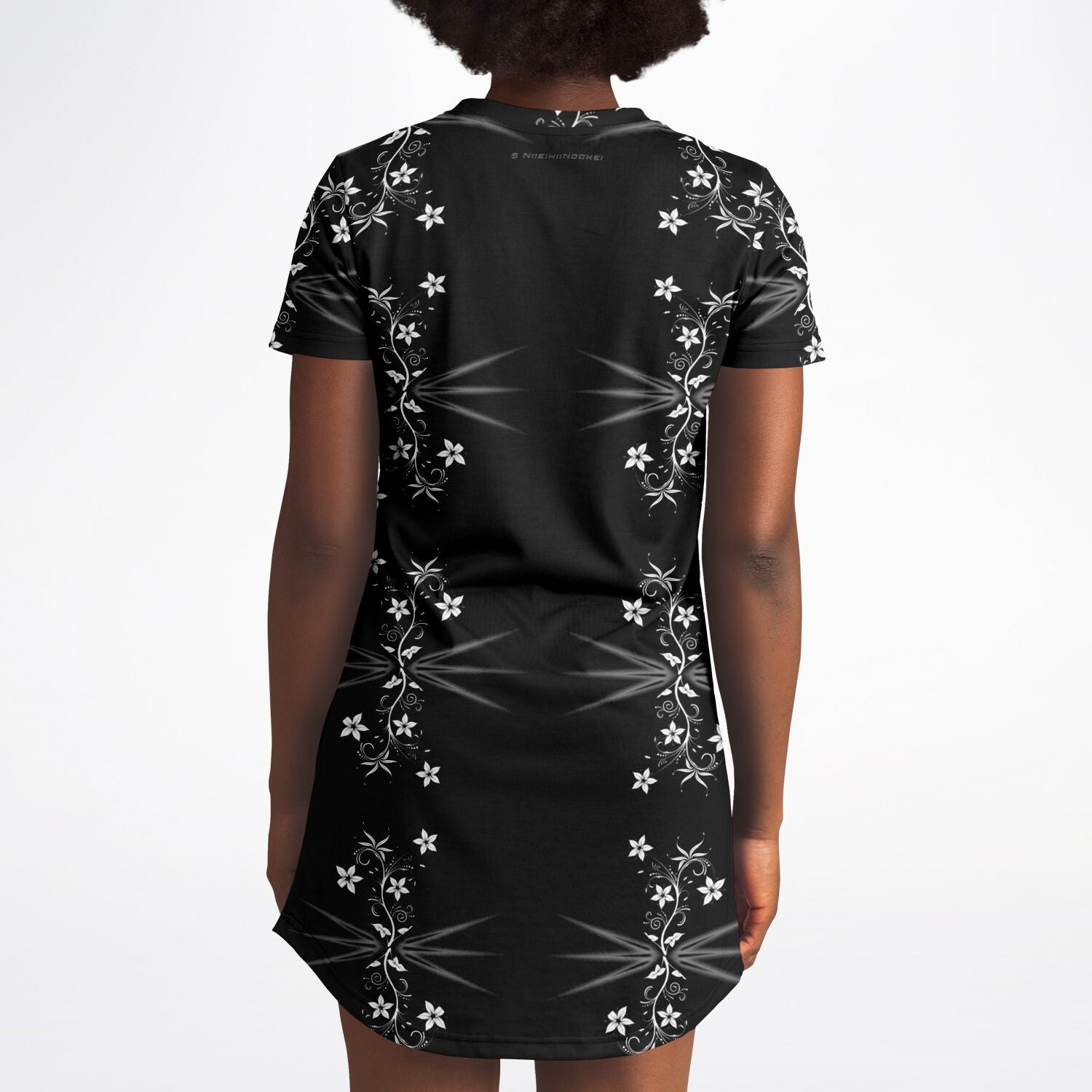 $NiieihiiNookei T-Shirt Dress - AOP