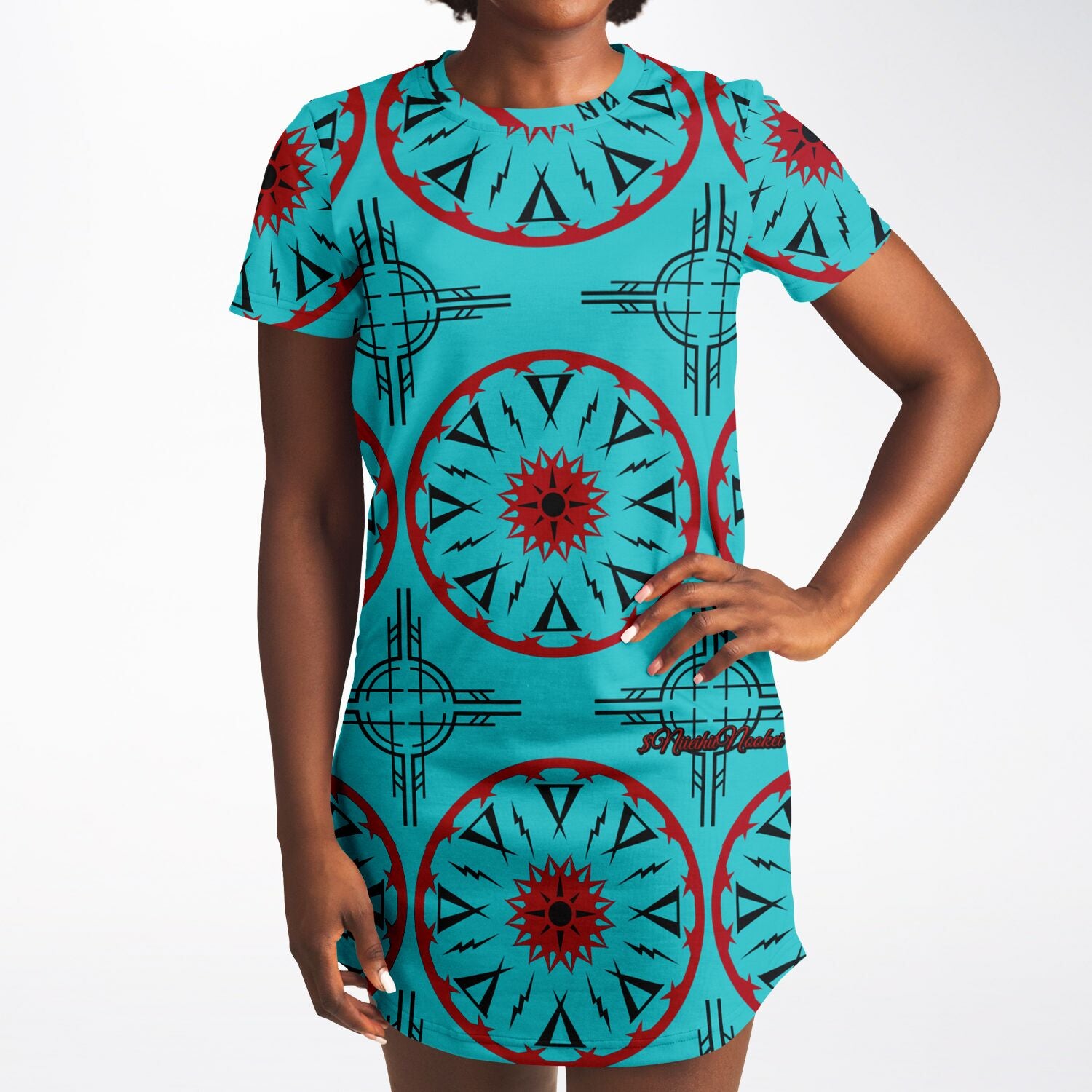 $NiieihiiNookei T-Shirt Dress - AOP
