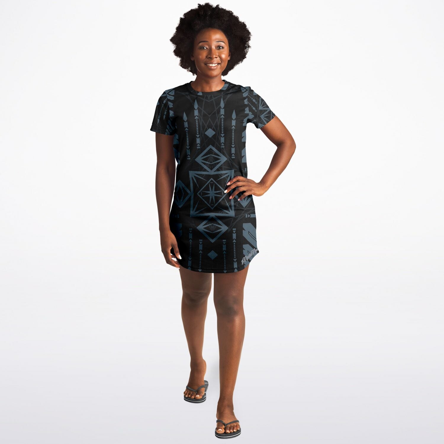 $NiieihiiNookei T-Shirt Dress - AOP